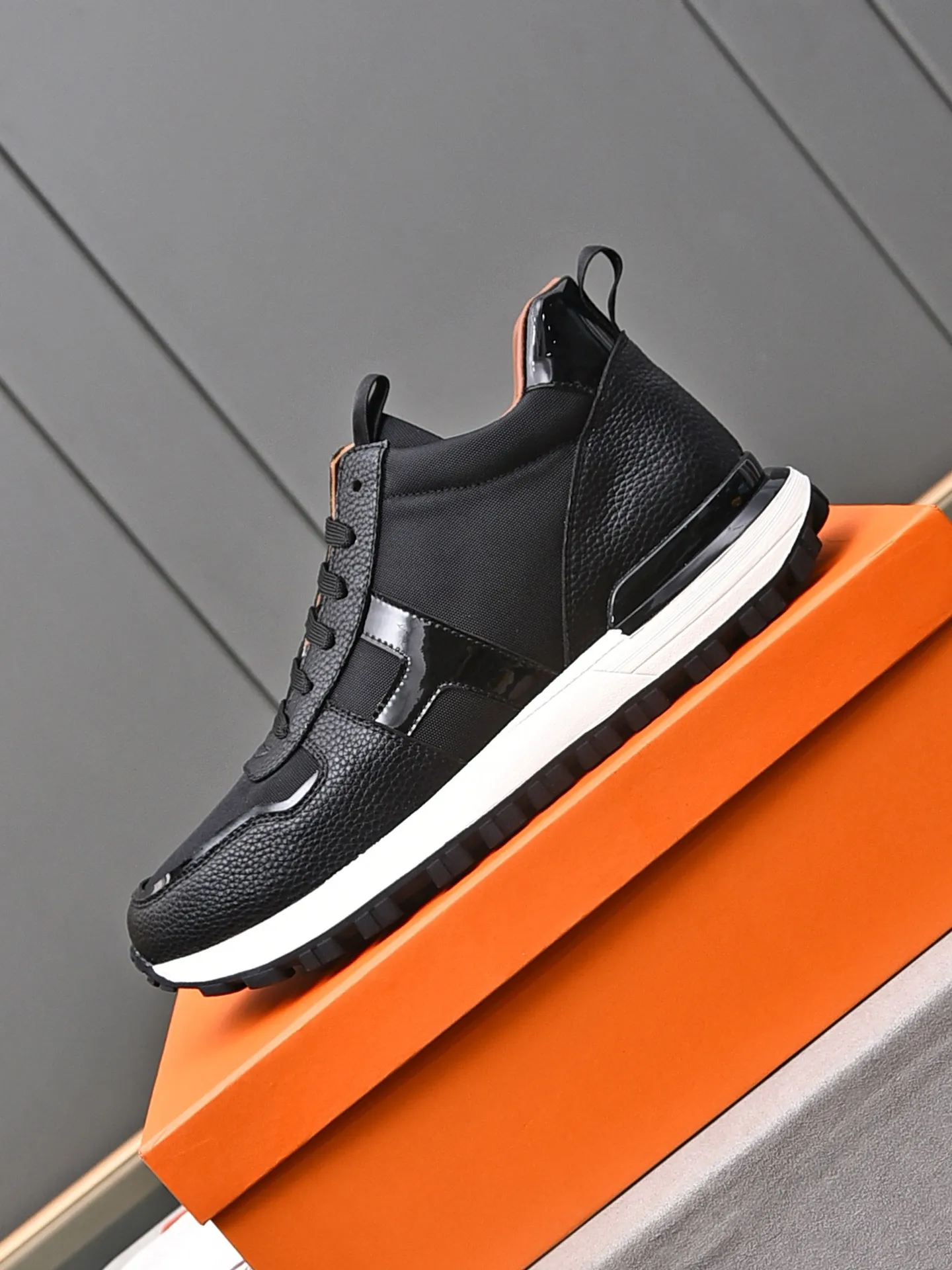 📛📛📛PPP480 (Hermes high-top)🆕Men's color-blocked sneakers, decorated with textured calfskin details. Spliced ​​with original cowhide, this shoe draws inspiration from the equestrian world, integrating technical details and practical functions. Breathable sheep lining, rubber wear-resistant outsole, high-end quality, every detail is perfectly combined! Size: 38-44 (45 can be customized)